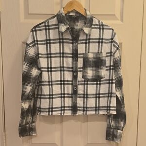 Forever 21 Monochrome Checkered Cropped Shirt